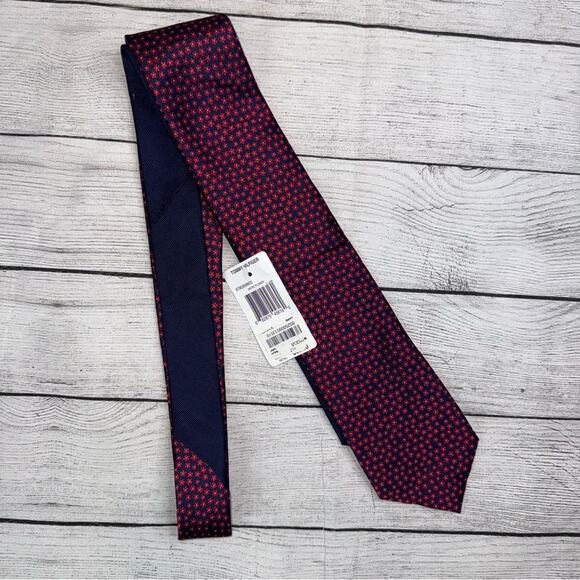 Tommy Hilfiger NWT Men's 100% Silk Neck Tie Navy Red Micro Flowers - Picture 1 of 6
